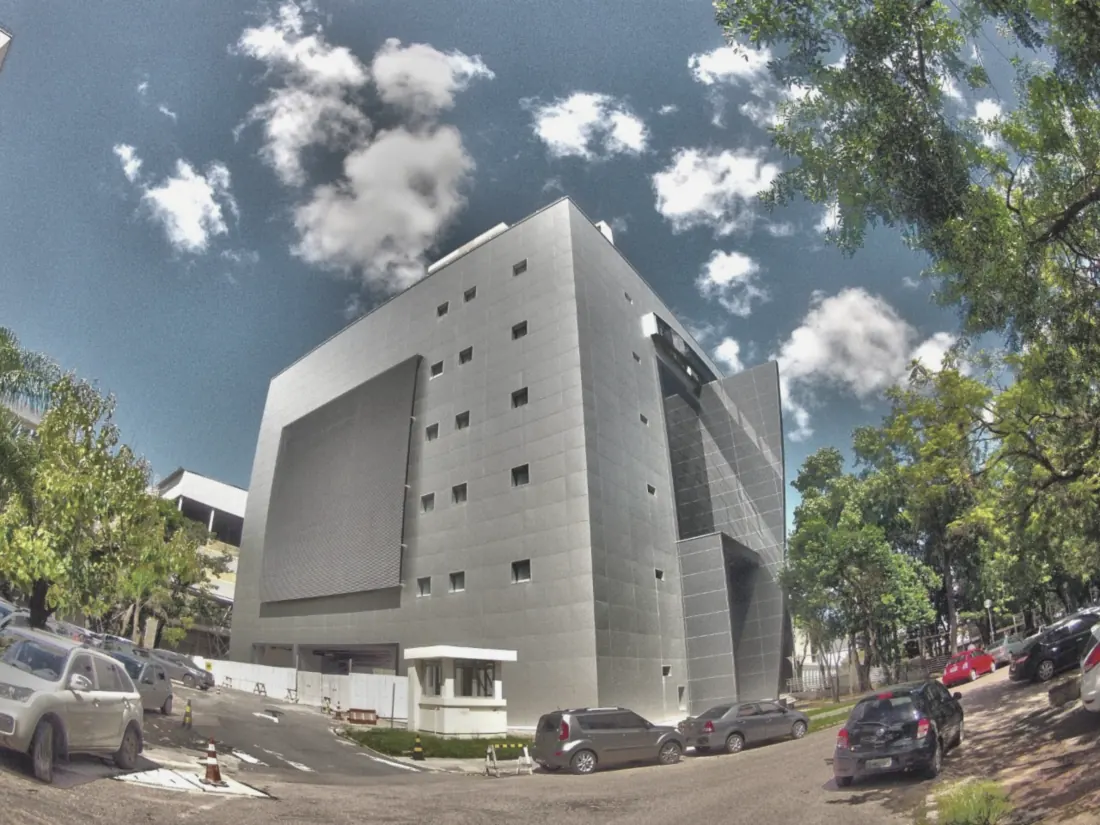 Fachada do Centro Integrado de Tecnologia e Inovação, prédio do HCPATec no complexo do Hospital de Clínicas